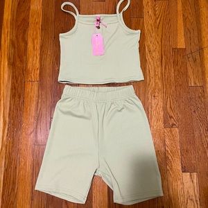 Little girls outfit top and shorts